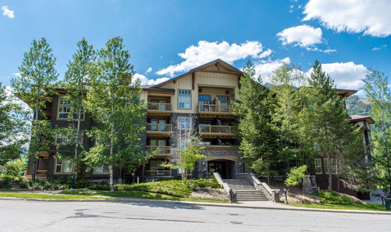 Main Photo: 211A - 2070 SUMMIT DRIVE in Panorama: Condo for sale : MLS®# 2471466
