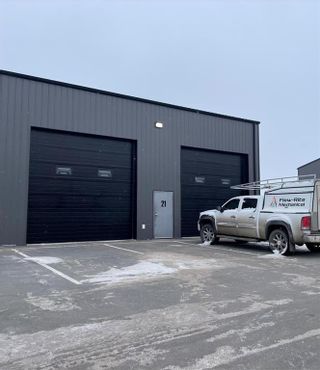 Photo 1: 21 110 INDUSTRIAL Road in Steinbach: R16 Industrial / Commercial / Investment for lease : MLS®# 202227627