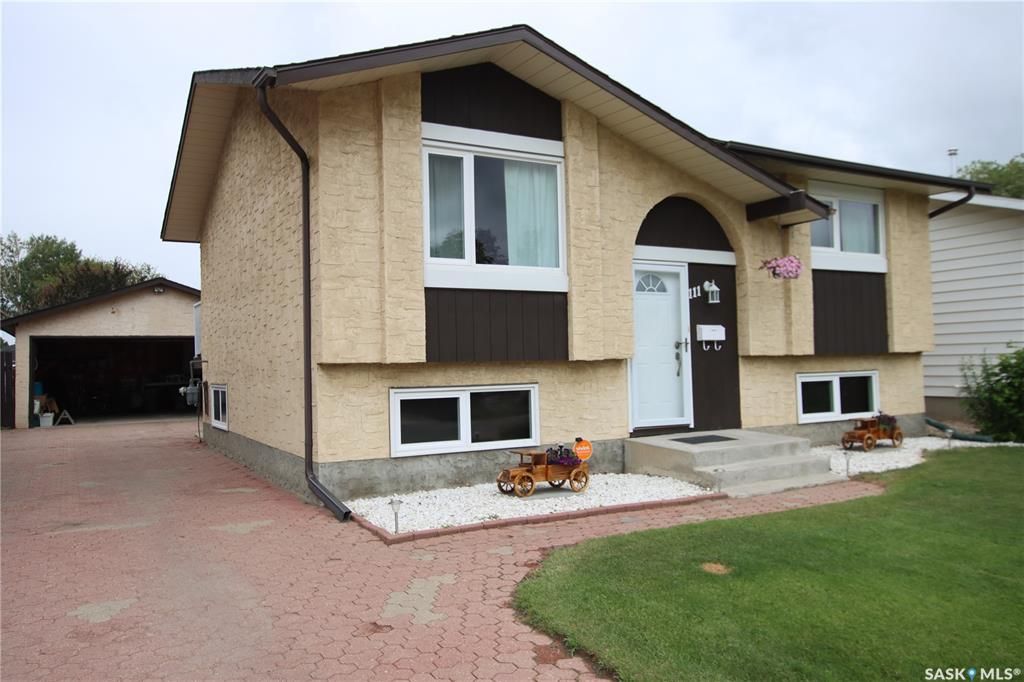 Main Photo: 111 Caldwell Crescent in Saskatoon: Parkridge SA Residential for sale : MLS®# SK863010