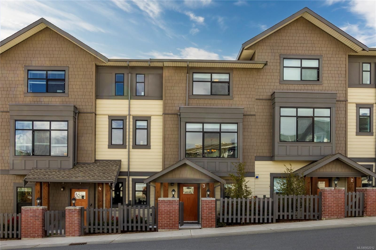 Main Photo: 3 350 Latoria Blvd in Colwood: Co Royal Bay Row/Townhouse for sale : MLS®# 902012