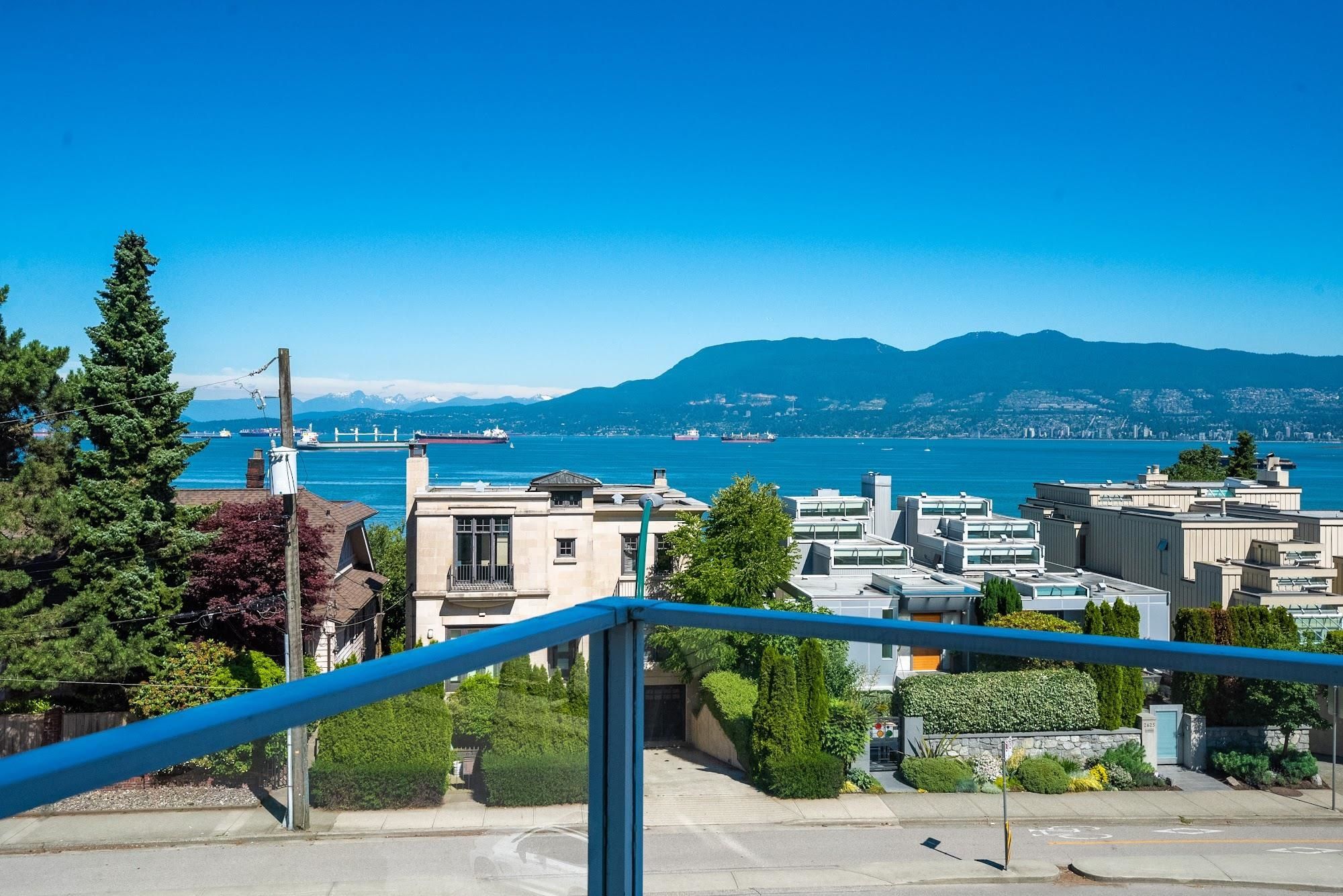 Main Photo: 2616 POINT GREY Road in Vancouver: Kitsilano 1/2 Duplex for sale (Vancouver West)  : MLS®# R2716867