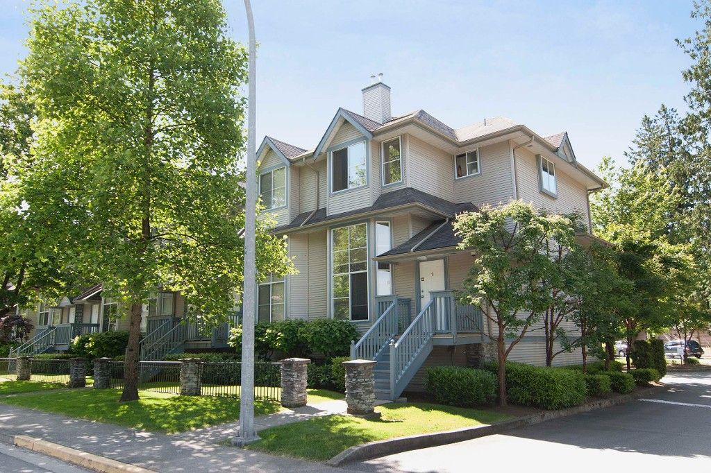 Main Photo: 9 19034 MCMYN Road in Pitt Meadows: Townhouse for sale : MLS®# V1010547