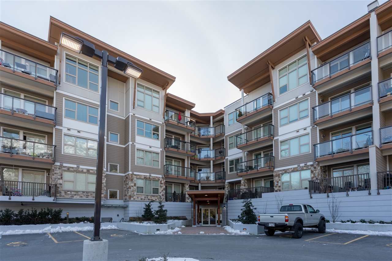 Main Photo: 405 1150 BAILEY Street in Squamish: Downtown SQ Condo for sale in "PARKHOUSE" : MLS®# R2242414