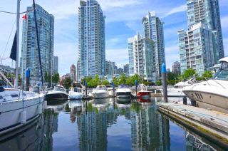 Photo 5: 42 1088 MARINASIDE Crescent in Vancouver: Yaletown Condo for sale in "QUAYSIDE MARINA" (Vancouver West)  : MLS®# R2376189
