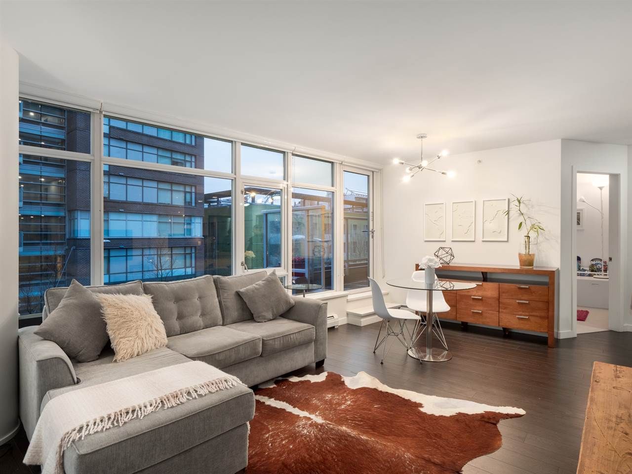 Main Photo: 306 1708 COLUMBIA STREET in Vancouver: False Creek Condo for sale (Vancouver West)  : MLS®# R2341537
