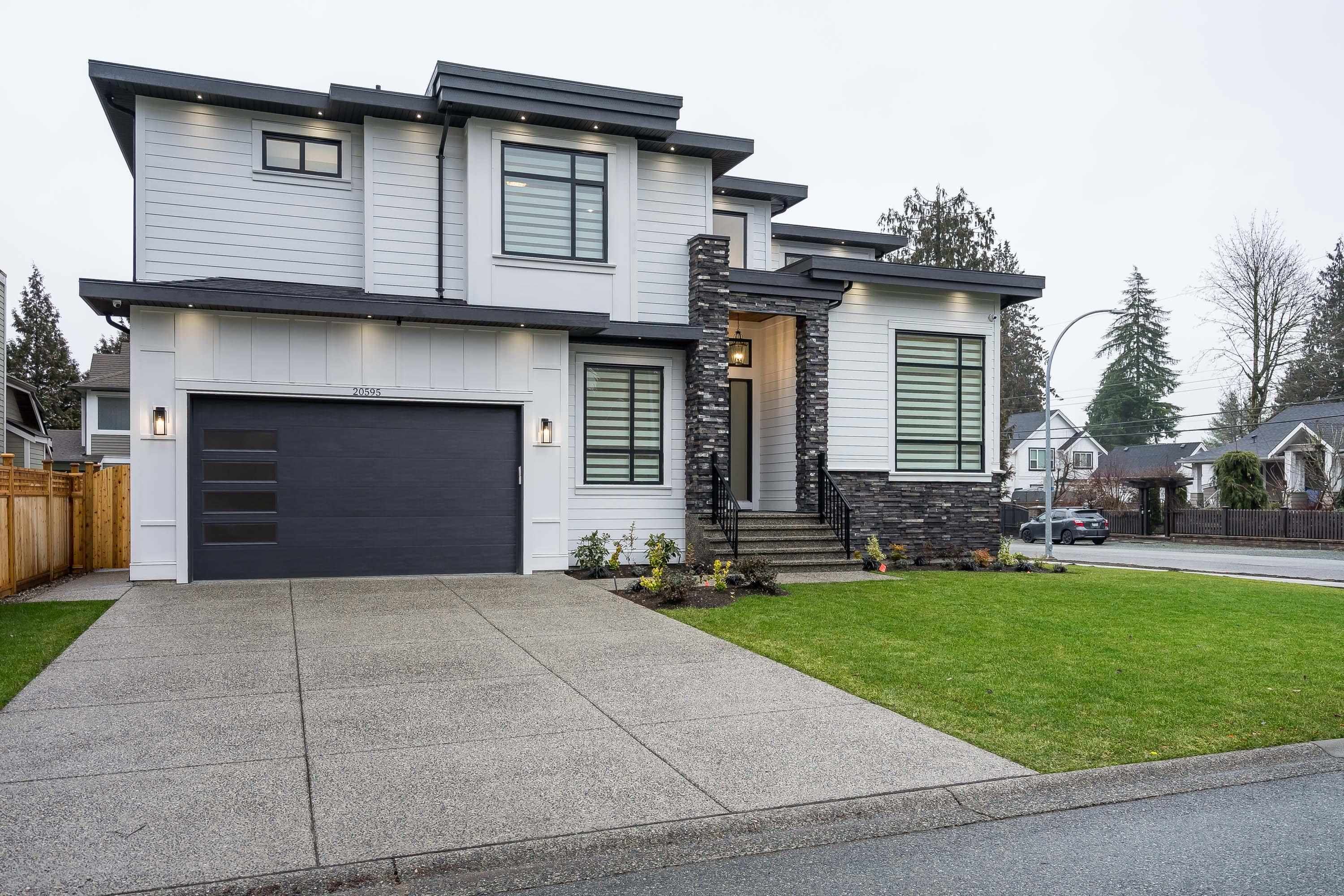 Main Photo: 20595 46 Avenue in Langley: Langley City House for sale in "Mossey Estates" : MLS®# R2749289