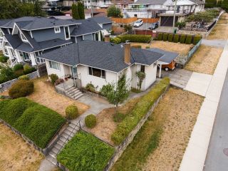 Photo 3: 6591 NEVILLE Street in Burnaby: South Slope House for sale (Burnaby South)  : MLS®# R2724827