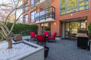 Photo 1: 101 2477 CAROLINA Street in Vancouver: Mount Pleasant VE Townhouse for sale in "Midtown" (Vancouver East)  : MLS®# R2864395