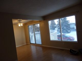 Photo 7: 71 Queen Isabella Close SE in Calgary: Queensland Semi Detached for sale : MLS®# A1169583