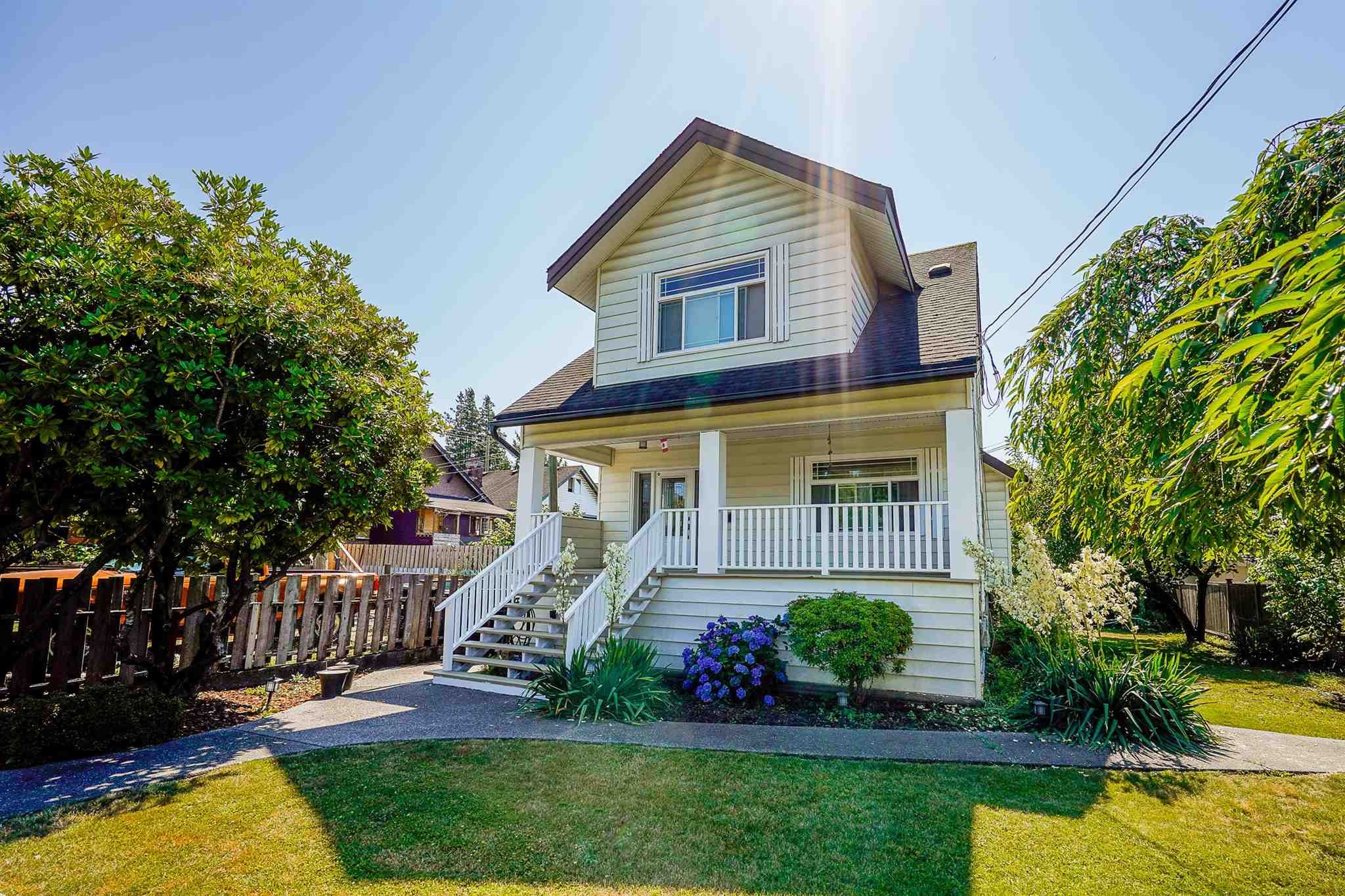 Main Photo: 1004 DUBLIN STREET in New Westminster: Moody Park House for sale : MLS®# R2601230