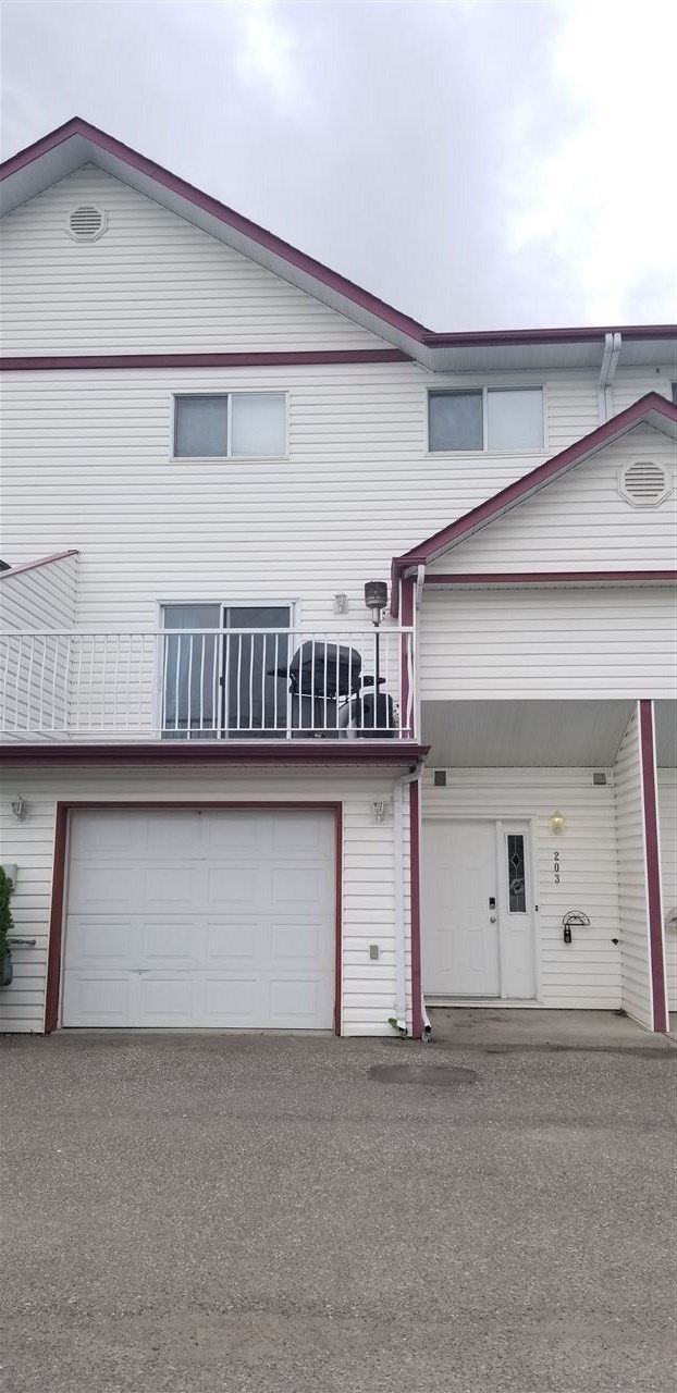 Main Photo: 203 3363 WESTWOOD Drive in Prince George: Peden Hill Townhouse for sale in "Peden Hill" (PG City West (Zone 71))  : MLS®# R2378925