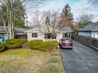 Photo 1: 414 GLENCOE Drive in Port Moody: Glenayre House for sale in "GLENAYRE" : MLS®# R2848811
