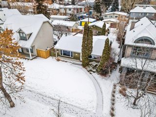 Photo 1: 1718 7 Avenue NW in Calgary: Hillhurst Detached for sale : MLS®# A2021516