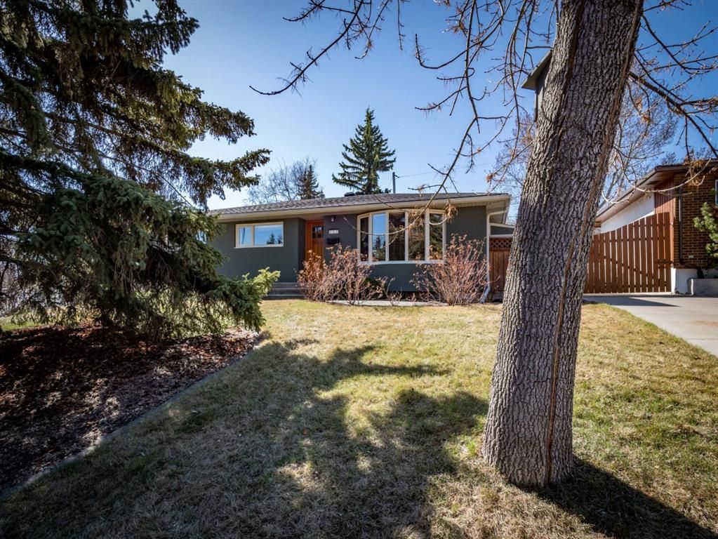 Main Photo: 117 Wimbledon Crescent SW in Calgary: Wildwood Detached for sale : MLS®# A1100421
