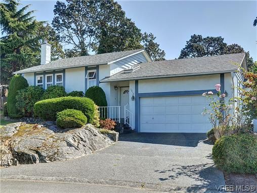 Main Photo: 1213 Cumberland Court in VICTORIA: SE Lake Hill Residential for sale (Saanich East)  : MLS®# 314956