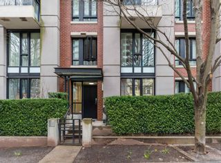 Photo 1: 392 SMITHE Street in Vancouver: Yaletown Townhouse for sale in "Yaletown Park 2" (Vancouver West)  : MLS®# R2761590