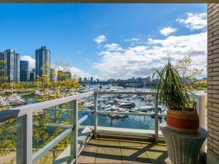 Photo 17: 321 1228 MARINASIDE Crescent in Vancouver: Yaletown Townhouse for sale in "Crestmark 2" (Vancouver West)  : MLS®# R2879908