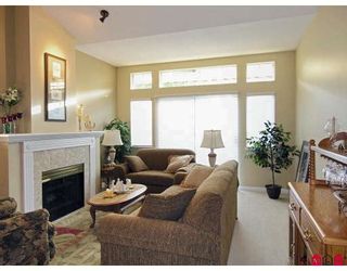 Photo 3: 107 9012 WALNUT GROVE Drive in Langley: Walnut Grove Townhouse for sale in "QUEEN ANNE GREEN" : MLS®# F2729311