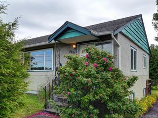 Photo 1: 2951 Cedar Hill Rd in VICTORIA: Vi Oaklands House for sale (Victoria)  : MLS®# 816786