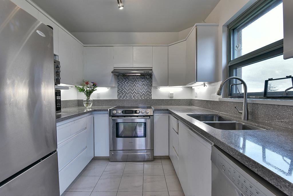 Photo 15: Photos: 820 7288 ACORN Avenue in Burnaby: Highgate Condo for sale in "THE DUNHILL" (Burnaby South)  : MLS®# R2120108