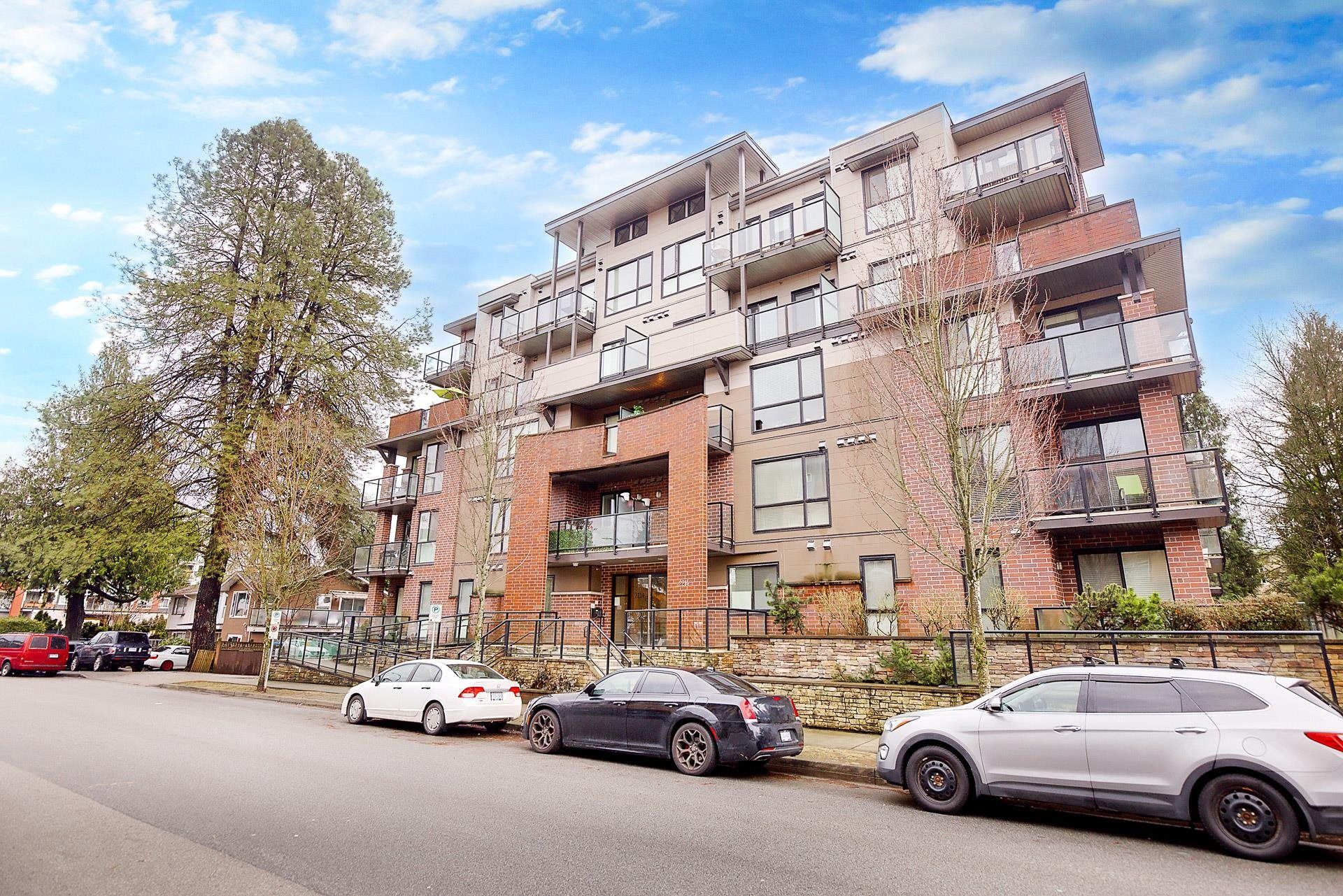 Main Photo: 210 2214 KELLY Avenue in Port Coquitlam: Central Pt Coquitlam Condo for sale in "SPRING" : MLS®# R2847090