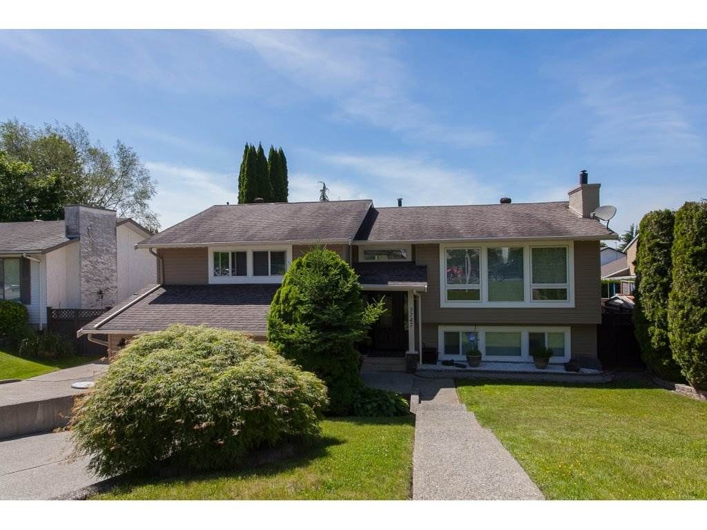 Main Photo: 3747 SANDY HILL Crescent in Abbotsford: Abbotsford East House for sale in "Sandy Hill" : MLS®# R2174274