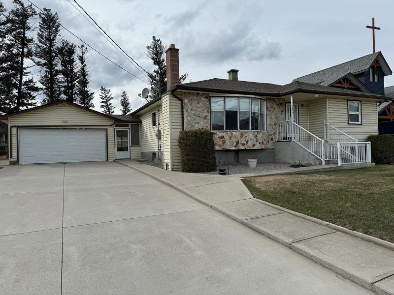 FEATURED LISTING: 402 10TH AVENUE Invermere