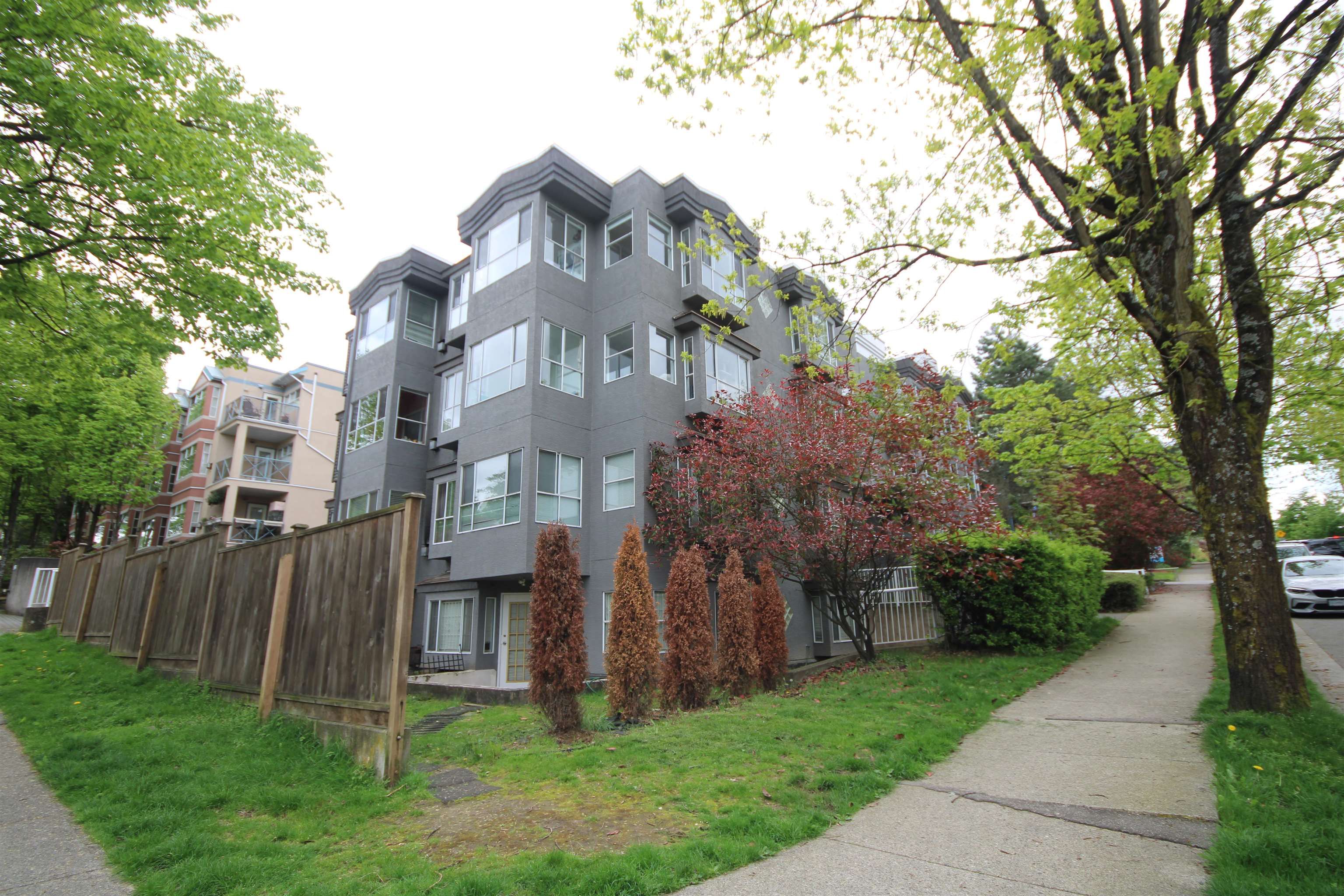 Main Photo: 302 120 GARDEN Drive in Vancouver: Hastings Condo for sale (Vancouver East)  : MLS®# R2777923