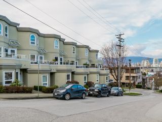 Photo 1: 2307 ALDER Street in Vancouver: Fairview VW Townhouse for sale in "ALDERWOOD PLACE" (Vancouver West)  : MLS®# V1124045