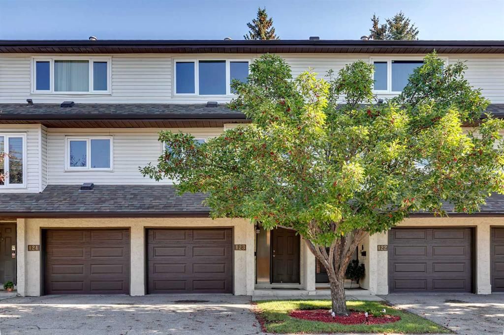 Main Photo: 123 1190 Ranchview Road NW in Calgary: Ranchlands Row/Townhouse for sale : MLS®# A2079018