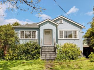 Photo 1: 400 Davida Ave in Saanich: SW Gorge House for sale (Saanich West)  : MLS®# 907946