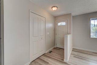 Photo 3: 236 QUEEN CHARLOTTE Way SE in Calgary: Queensland Detached for sale : MLS®# A1025137