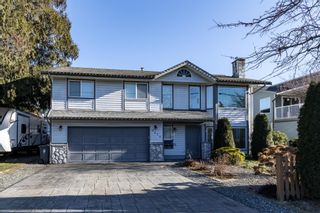 Photo 2: 9270 213 Street in Langley: Walnut Grove House for sale : MLS®# R2841450