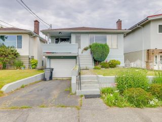 Photo 1: 3215 WAVERLEY Avenue in Vancouver: Killarney VE House for sale (Vancouver East)  : MLS®# R2792867