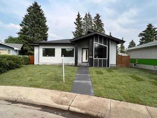 Photo 1: 40 Cheyenne Crescent NW in Calgary: Charleswood Detached for sale : MLS®# A2045917