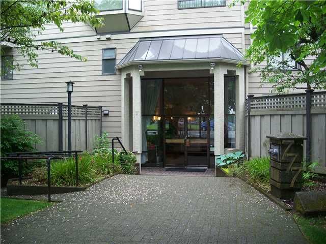 Main Photo: 304 777 8TH Street in New Westminster: Uptown NW Condo for sale in "MOODY GARDENS" : MLS®# V985098