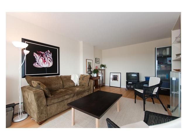Main Photo: 804 6026 TISDALL Street in Vancouver: Oakridge VW Condo for sale in "OAKRIDGE TOWERS" (Vancouver West)  : MLS®# V844556