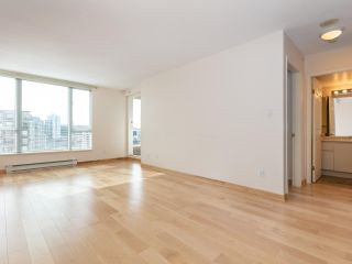 Photo 5: 1802 5189 GASTON Street in Vancouver: Collingwood VE Condo for sale in "THE MACGREGOR" (Vancouver East)  : MLS®# R2369458