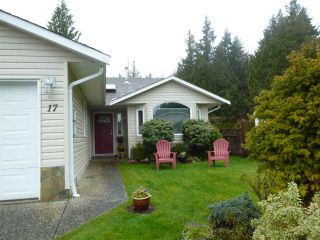 Photo 1: 17 535 SHAW Road in Gibsons: Gibsons & Area 1/2 Duplex for sale in "GIBSONS COUNTRY VILLAGE" (Sunshine Coast)  : MLS®# R2254487