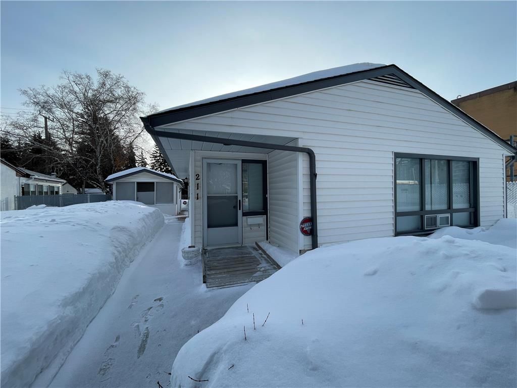 Main Photo: 211 Olive Street in Winnipeg: Silver Heights Residential for sale (5F)  : MLS®# 202205586
