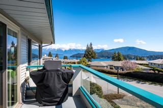 Photo 3: 30 555 EAGLECREST Drive in Gibsons: Gibsons & Area Townhouse for sale (Sunshine Coast)  : MLS®# R2768389