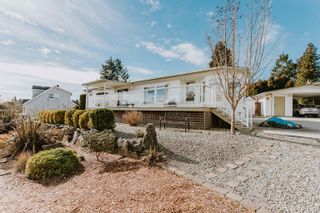 Photo 1: 5987 HARBOUR Way in Sechelt: Sechelt District Manufactured Home for sale (Sunshine Coast)  : MLS®# R2759189