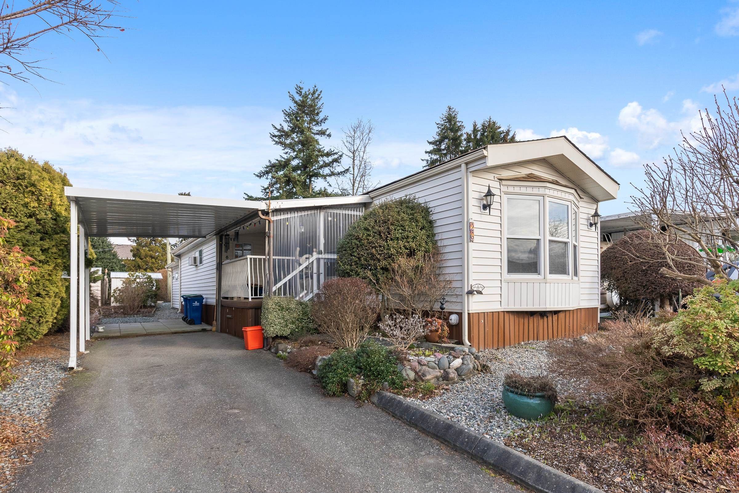 Main Photo: 26 31313 LIVINGSTONE Avenue in Abbotsford: Abbotsford West Manufactured Home for sale in "PARADISE PARK" : MLS®# R2848750