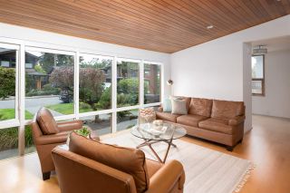 Photo 2: 904 GLENORA AVENUE in North Vancouver: Edgemont House for sale : MLS®# R2411495