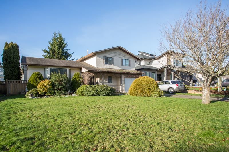 Main Photo: 1551 160A Street in Surrey: King George Corridor House for sale (South Surrey White Rock)  : MLS®# R2326995