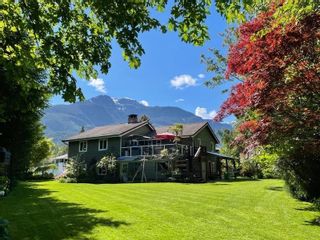 Main Photo: 41260 MEADOW Avenue in Squamish: Brackendale House for sale in "Eagle Run" : MLS®# R2886882