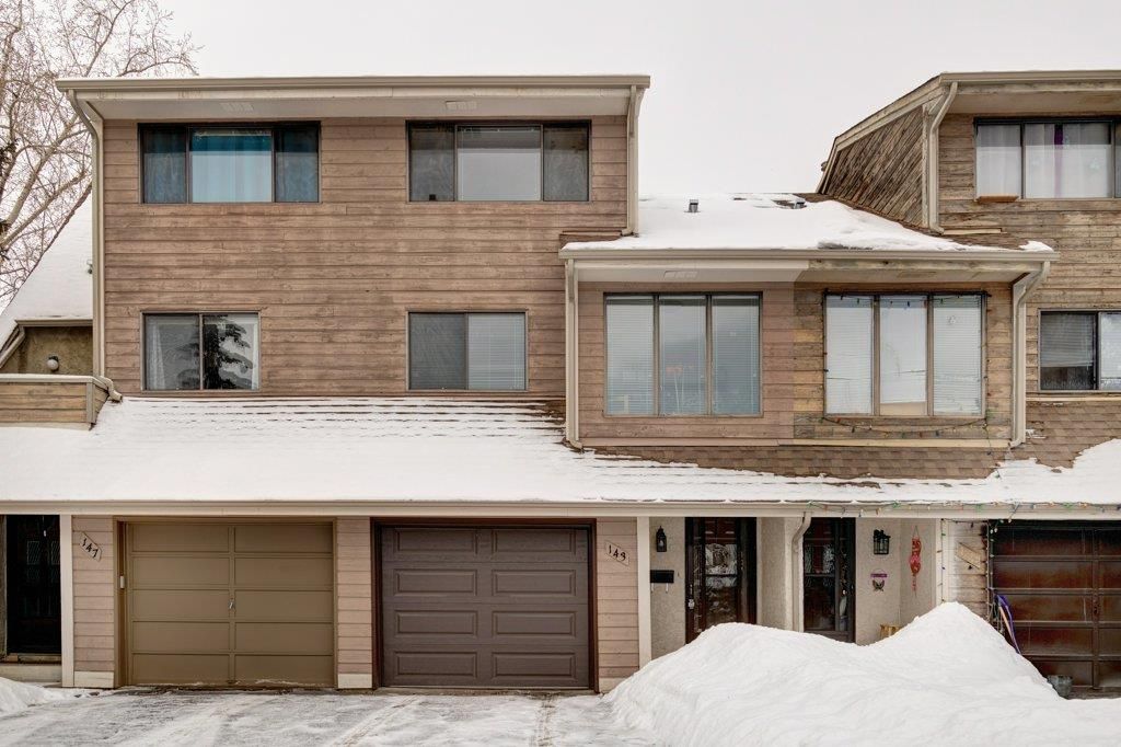 Main Photo: 143 Woodvale Bay SW in Calgary: Woodlands Row/Townhouse for sale : MLS®# A2022754