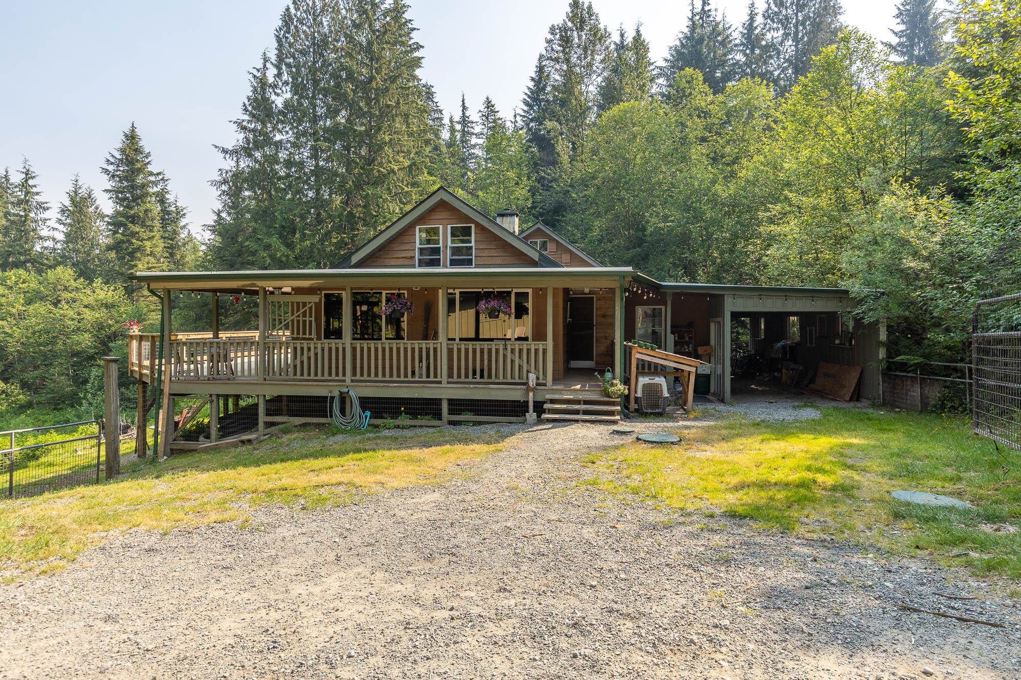 Main Photo: 12490 OGDEN Drive in Mission: Steelhead House for sale : MLS®# R2835810