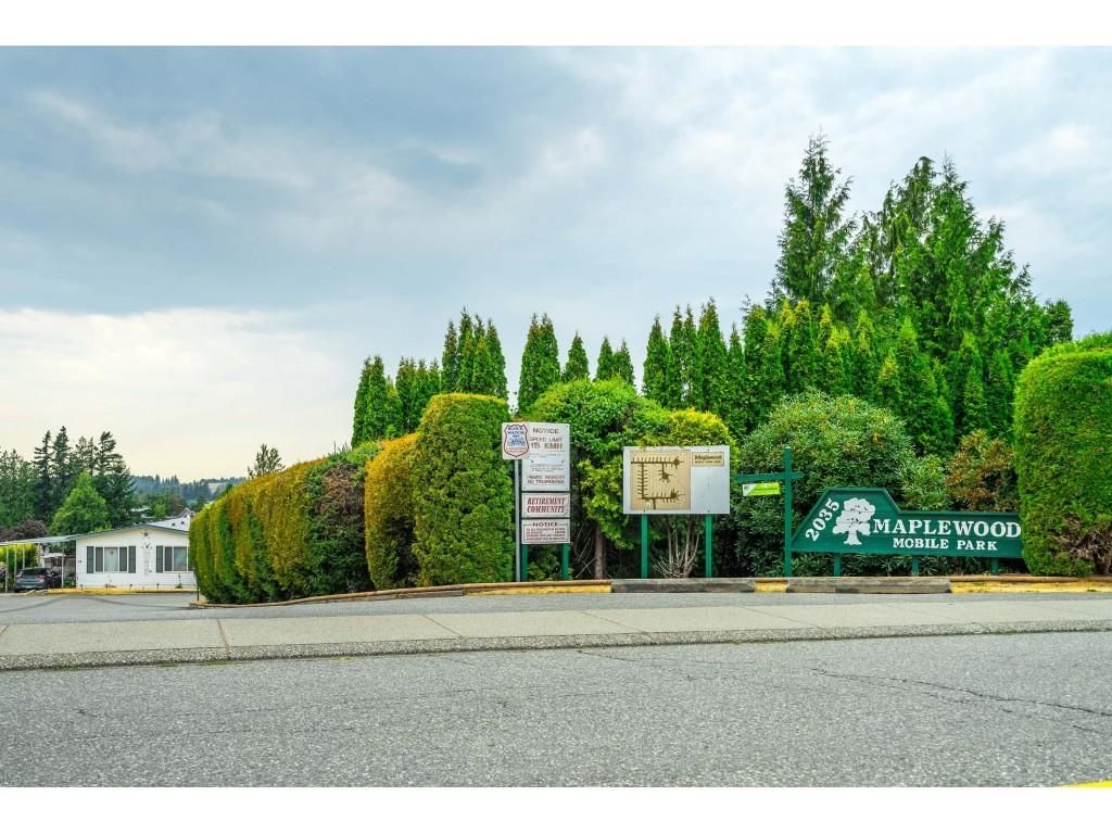 Main Photo: 25 2035 MARTENS Street in Abbotsford: Abbotsford West Manufactured Home for sale in "Maplewood Estates" : MLS®# R2605697