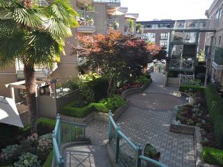 Photo 6: 325 332 LONSDALE Avenue in North Vancouver: Lower Lonsdale Condo for sale in "CALYPSO" : MLS®# V1076735